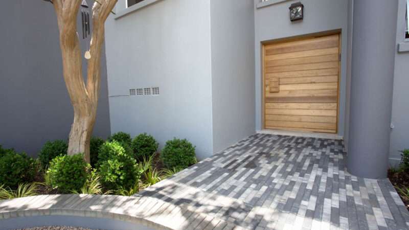 Residential-Entrance-Paved-Bosun-Venetian-Pavers